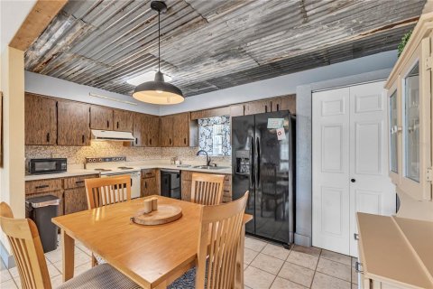 Condo in Astor, Florida, 2 bedrooms  № 2234499 - photo 4