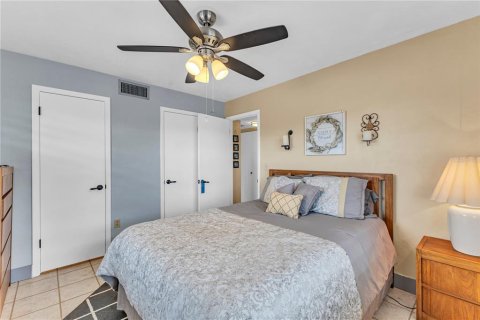 Condo in Astor, Florida, 2 bedrooms  № 2234499 - photo 12