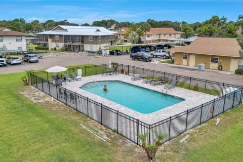 Condo in Astor, Florida, 2 bedrooms  № 2234499 - photo 2