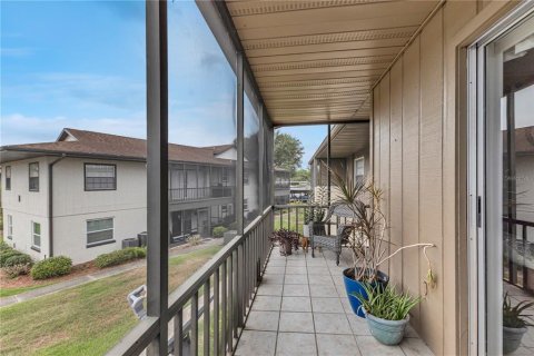 Condo in Astor, Florida, 2 bedrooms  № 2234499 - photo 30
