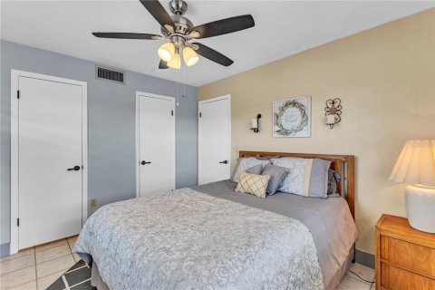 Condo in Astor, Florida, 2 bedrooms  № 2234499 - photo 11