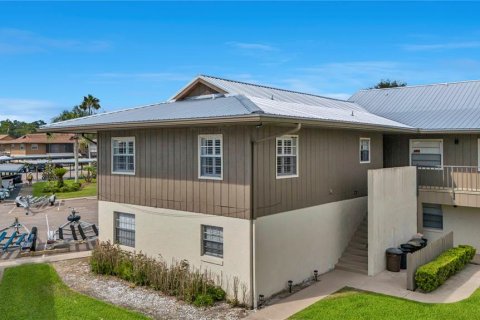 Condo in Astor, Florida, 2 bedrooms  № 2234499 - photo 20