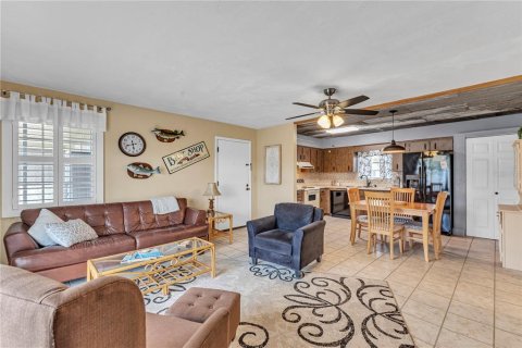Condo in Astor, Florida, 2 bedrooms  № 2234499 - photo 7