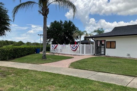 House in Clermont, Florida 3 bedrooms, 146.14 sq.m. № 2120605 - photo 13