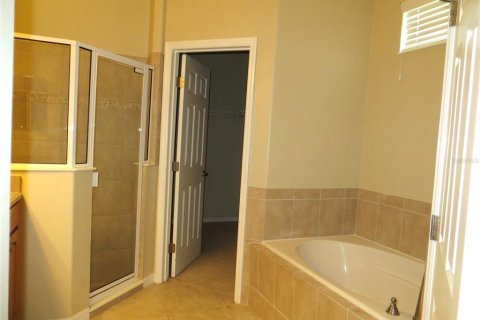 House in Clermont, Florida 3 bedrooms, 146.14 sq.m. № 2120605 - photo 2