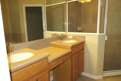 House in Clermont, Florida 3 bedrooms, 146.14 sq.m. № 2120605 - photo 1