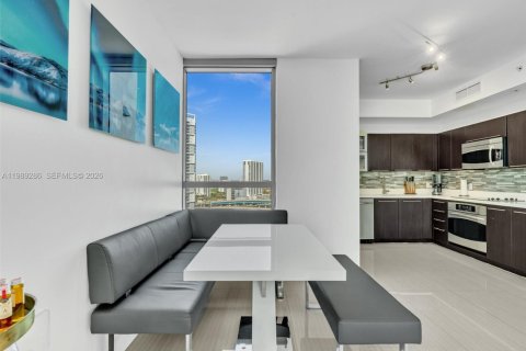 Купить кондоминиум в Майами, Флорида 2 спальни, 118.36м2, № 2051492 - фото 14