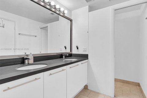 Купить кондоминиум в Майами, Флорида 2 спальни, 118.36м2, № 2051492 - фото 21