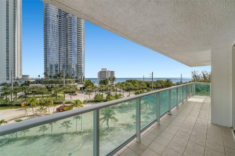 Condo in Sunny Isles Beach, Florida, 2 bedrooms  № 1971738 - photo 5