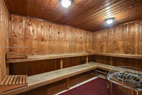 Condo in Sunny Isles Beach, Florida, 2 bedrooms  № 1971738 - photo 18