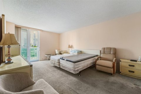 Condo in Sunny Isles Beach, Florida, 2 bedrooms  № 1971738 - photo 13