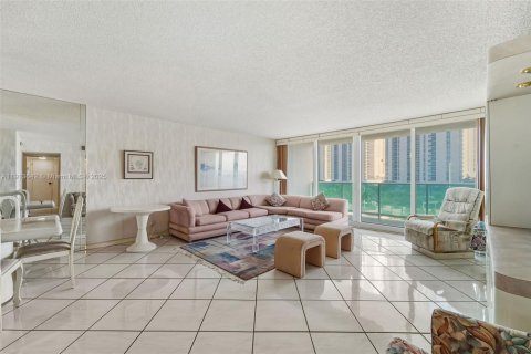 Condo in Sunny Isles Beach, Florida, 2 bedrooms  № 1971738 - photo 8