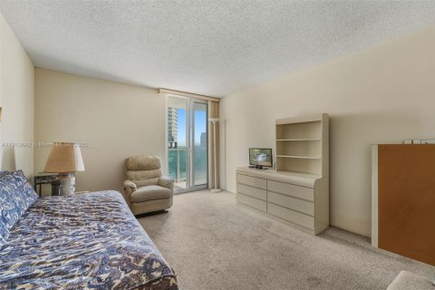 Condo in Sunny Isles Beach, Florida, 2 bedrooms  № 1971738 - photo 12