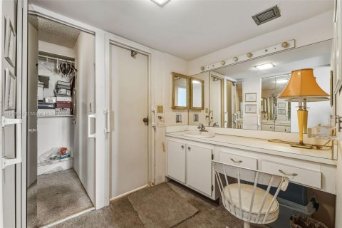 Condo in Sunny Isles Beach, Florida, 2 bedrooms  № 1971738 - photo 14