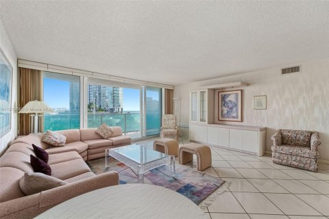 Condo in Sunny Isles Beach, Florida, 2 bedrooms  № 1971738 - photo 3