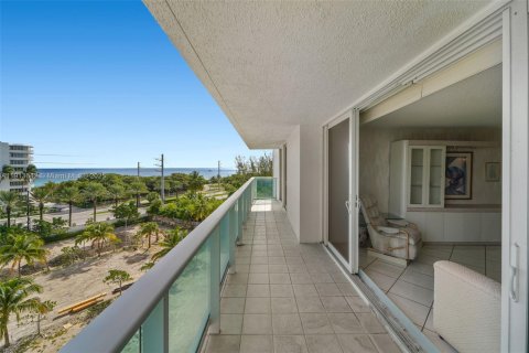 Condo in Sunny Isles Beach, Florida, 2 bedrooms  № 1971738 - photo 4