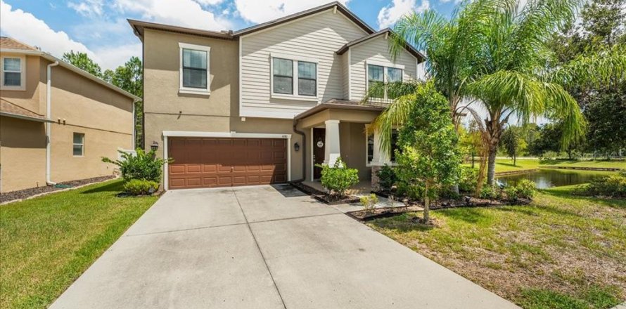 House in Land O' Lakes, Florida 4 bedrooms, 273.69 sq.m. № 1885328