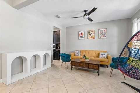 House in Land O' Lakes, Florida 4 bedrooms, 273.69 sq.m. № 1885328 - photo 7