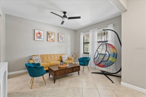 House in Land O' Lakes, Florida 4 bedrooms, 273.69 sq.m. № 1885328 - photo 8
