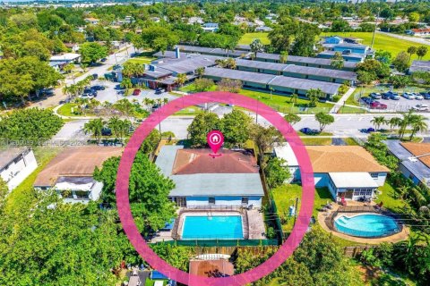 House in North Miami Beach, Florida 4 bedrooms, 206.99 sq.m. № 2020288