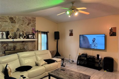 House in Orlando, Florida 4 bedrooms, 192.68 sq.m. № 2239854 - photo 7