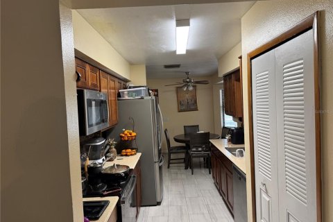House in Orlando, Florida 4 bedrooms, 192.68 sq.m. № 2239854 - photo 2
