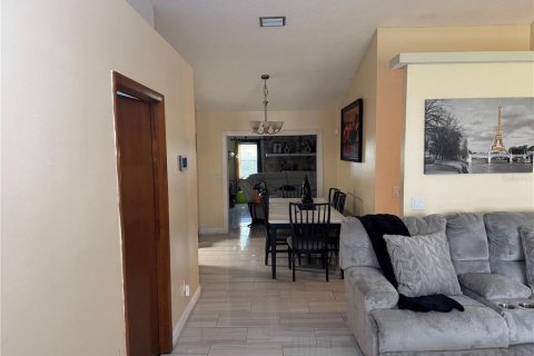 House in Orlando, Florida 4 bedrooms, 192.68 sq.m. № 2239854 - photo 9