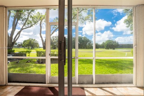 Снять в аренду кондоминиум в Пемброк-Пайнс, Флорида 1 спальня, 63.64м2, № 1947796 - фото 17