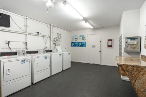 Снять в аренду кондоминиум в Пемброк-Пайнс, Флорида 1 спальня, 63.64м2, № 1947796 - фото 22