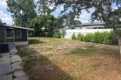 House in Orlando, Florida 4 bedrooms, 138.05 sq.m. № 2155921 - photo 27