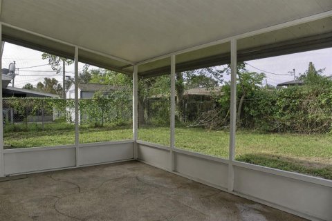 House in Orlando, Florida 4 bedrooms, 138.05 sq.m. № 2155921 - photo 25