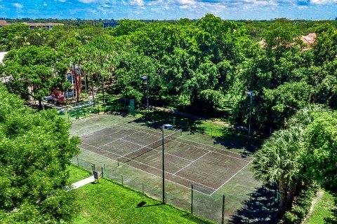 Condo in Delray Beach, Florida, 2 bedrooms  № 810229 - photo 1