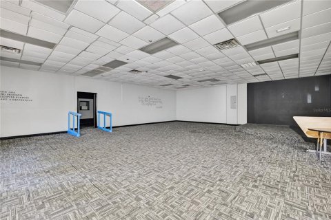 Commercial property in Leesburg, Florida 694.91 sq.m. № 2205741 - photo 16