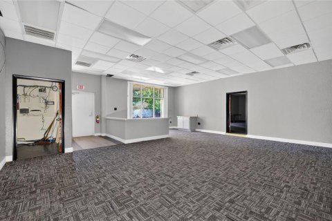 Commercial property in Leesburg, Florida 694.91 sq.m. № 2205741 - photo 12