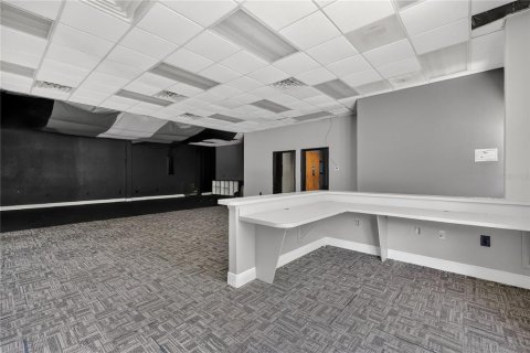 Commercial property in Leesburg, Florida 694.91 sq.m. № 2205741 - photo 10