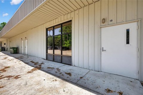 Commercial property in Leesburg, Florida 694.91 sq.m. № 2205741 - photo 2