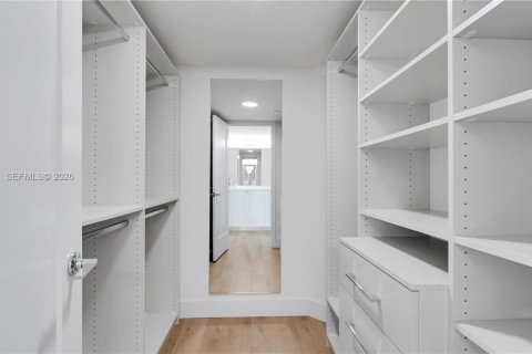 Apartamento en alquiler en Miami, Florida, 3 dormitorios, 187.85 m2 № 2008974 - foto 23