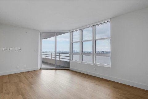 Apartamento en alquiler en Miami, Florida, 3 dormitorios, 187.85 m2 № 2008974 - foto 20
