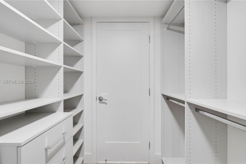 Apartamento en alquiler en Miami, Florida, 3 dormitorios, 187.85 m2 № 2008974 - foto 24