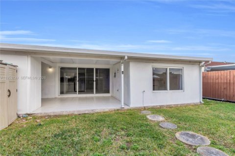 Купить таунхаус в Майами, Флорида 2 спальни, 93.65м2, № 2008197 - фото 16