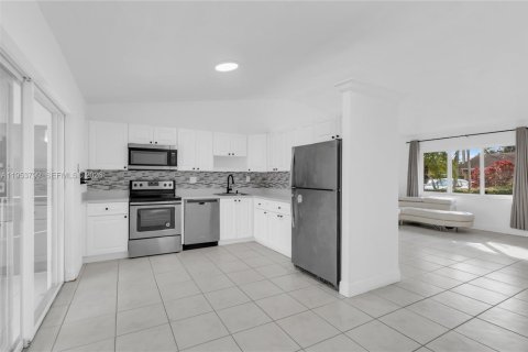 Купить таунхаус в Майами, Флорида 2 спальни, 93.65м2, № 2008197 - фото 4