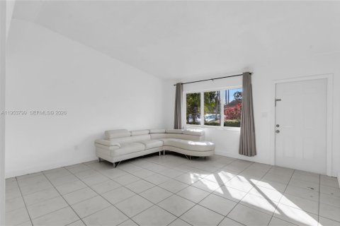 Купить таунхаус в Майами, Флорида 2 спальни, 93.65м2, № 2008197 - фото 6