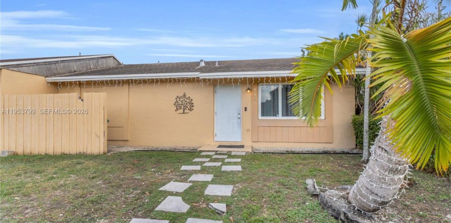 Таунхаус в Майами, Флорида 2 спальни, 93.65м2 № 2008197