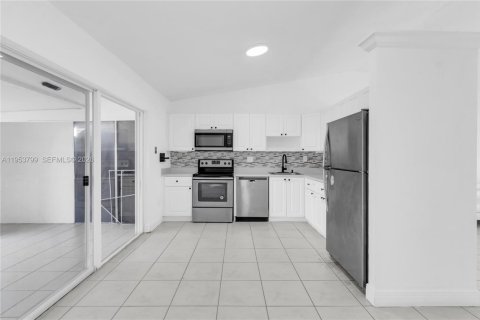 Купить таунхаус в Майами, Флорида 2 спальни, 93.65м2, № 2008197 - фото 5