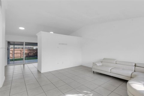 Купить таунхаус в Майами, Флорида 2 спальни, 93.65м2, № 2008197 - фото 7