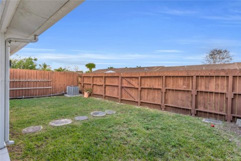 Купить таунхаус в Майами, Флорида 2 спальни, 93.65м2, № 2008197 - фото 19