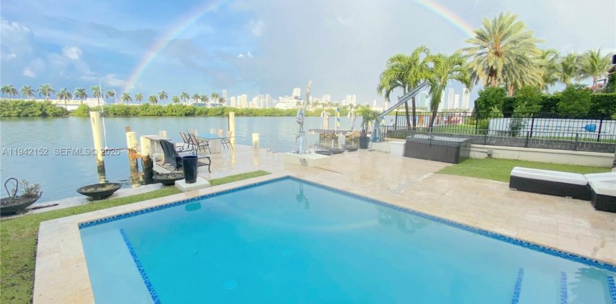 Villa ou maison à Miami Beach, Floride 5 chambres, 335.28 m2 № 1999073