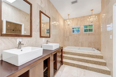 Villa ou maison à louer à Miami Beach, Floride: 5 chambres, 335.28 m2 № 1999073 - photo 15