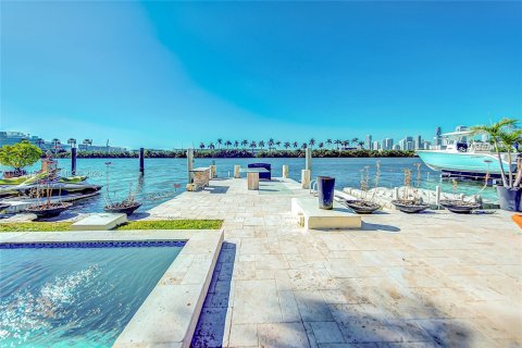 Villa ou maison à louer à Miami Beach, Floride: 5 chambres, 335.28 m2 № 1999073 - photo 26