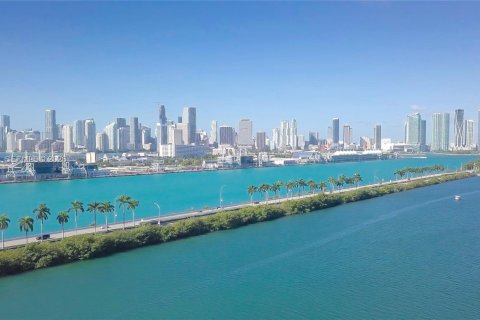 Villa ou maison à louer à Miami Beach, Floride: 5 chambres, 335.28 m2 № 1999073 - photo 25